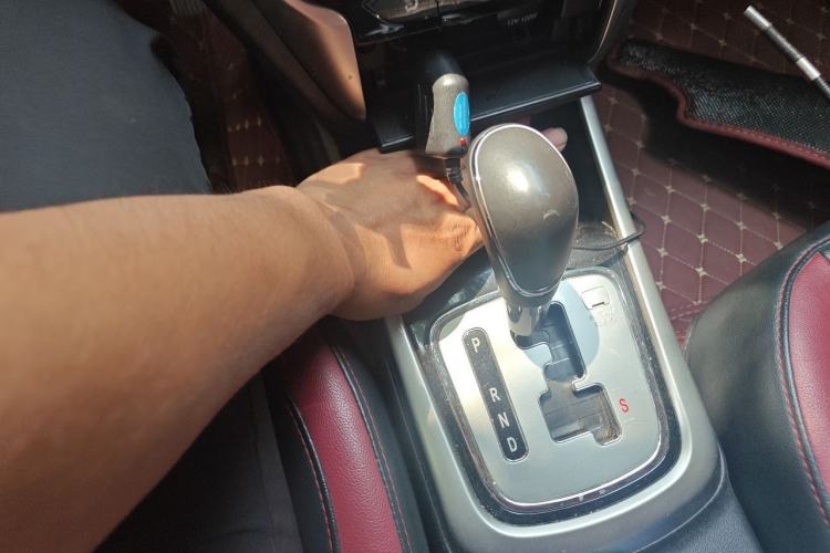 Used CHANGAN Eado 2015 1.6L Automatic Junku Model China IV Standard Gear Lever