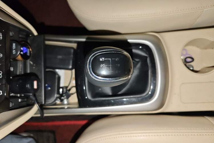 Used CHANGAN Eado 2015 1.6L Manual Luxury Model China IV Standard Gear Lever