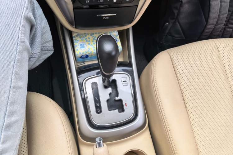 Used CHANGAN Eado 2015 1.6L Automatic Luxury Model Gear Lever