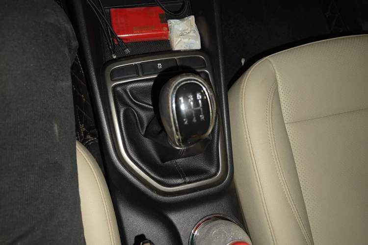 Used CHANGAN Eado 2015 1.6L Manual Luxury Model China IV Standard Gear Lever