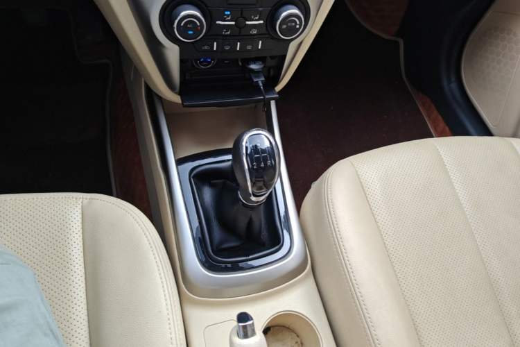 Used CHANGAN Eado 2015 1.6L Manual Elite Model China V Standard Gear Lever