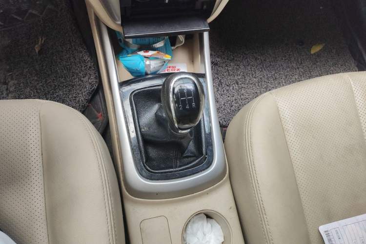 Used CHANGAN Eado 2015 1.6L Manual Luxury Model China V Standard Gear Lever