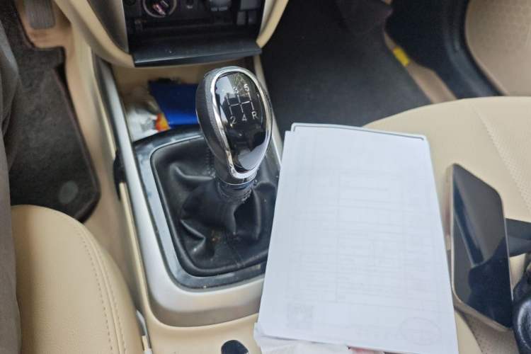 Used CHANGAN Eado 2015 1.6L Manual Luxury Model China V Standard Gear Lever