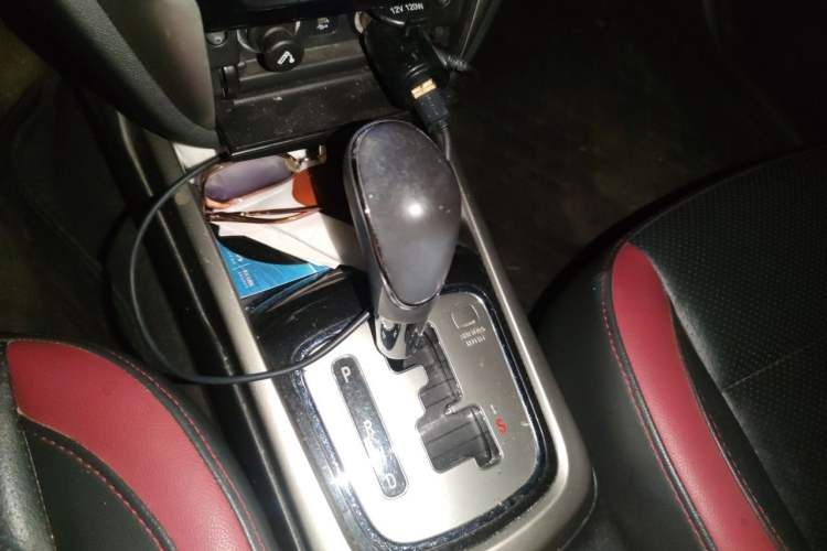 Used CHANGAN Eado 2015 1.6L Automatic Junku Model China IV Standard Gear Lever