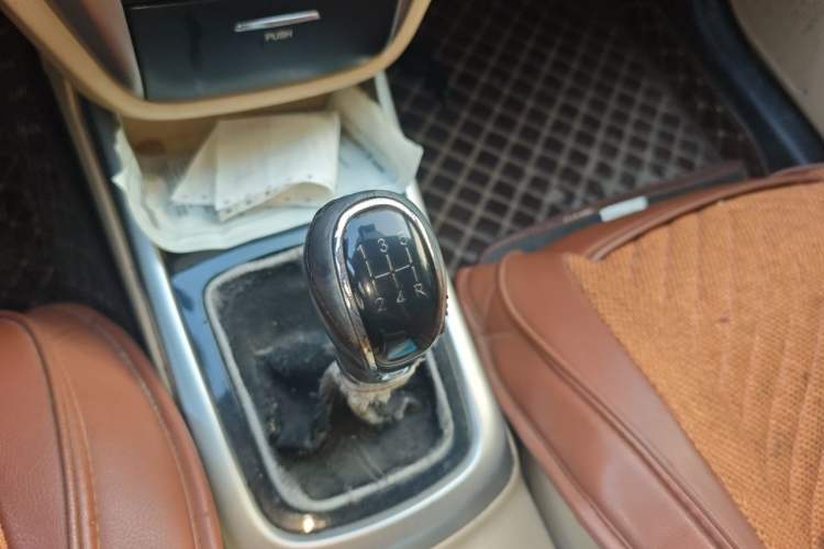 Used CHANGAN Eado 2015 1.6L Manual Luxury Model China IV Standard Gear Lever
