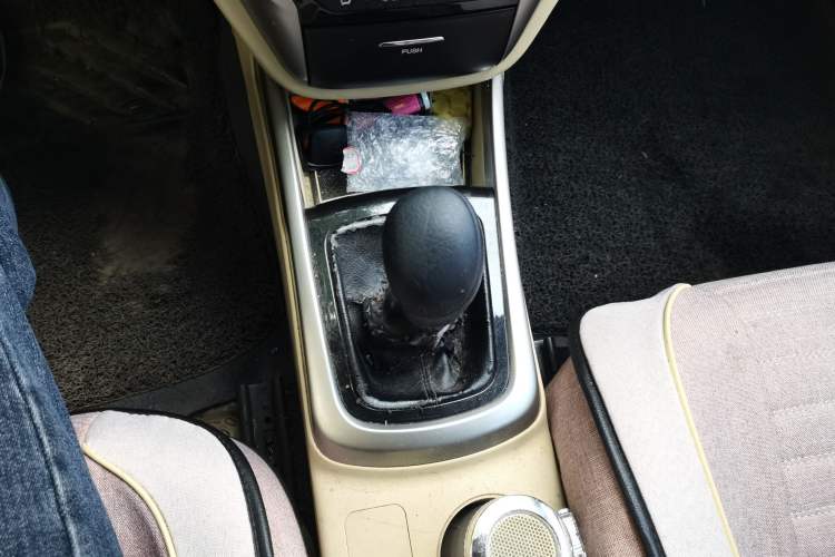Used CHANGAN Eado 2015 1.6L Manual Luxury Model China V Standard Gear Lever