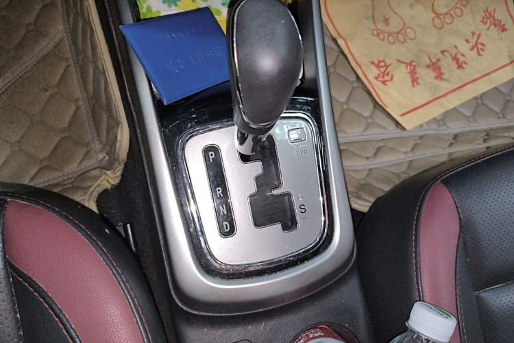 Used CHANGAN Eado 2015 1.6L Automatic ZhiKu Model China IV Standard Gear Lever