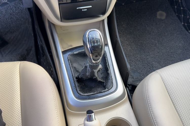 Used CHANGAN Eado 2015 1.6L Manual Luxury Model China V Standard Gear Lever