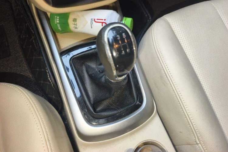 Used CHANGAN Eado 2015 1.6L Manual Luxury Model China IV Standard Gear Lever