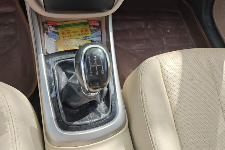 Used CHANGAN Eado 2015 1.6L Manual Luxury Model China IV Standard Gear Lever