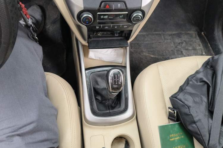 Used CHANGAN Eado 2015 1.6L Manual Luxury Model China IV Standard Gear Lever