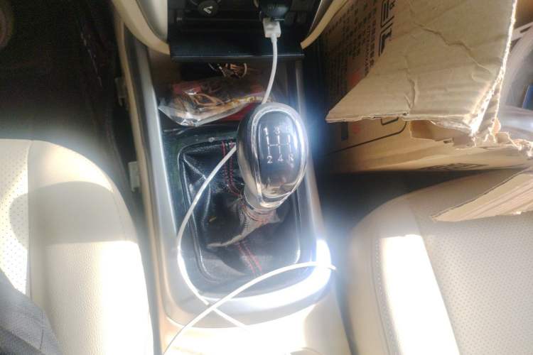 Used CHANGAN Eado 2015 1.6L Manual Luxury Model China V Standard Gear Lever
