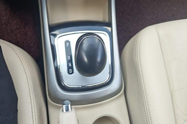 Used CHANGAN Eado 2015 1.6L Automatic Luxury Model Gear Lever