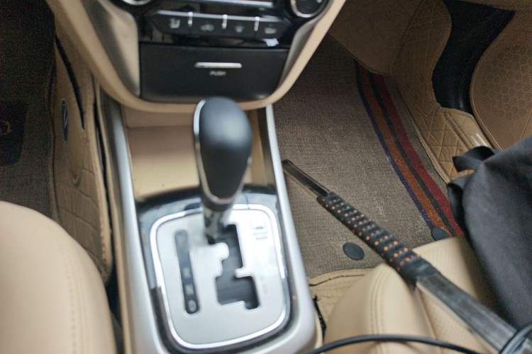 Used CHANGAN Eado 2015 1.6L Automatic Luxury Model Gear Lever