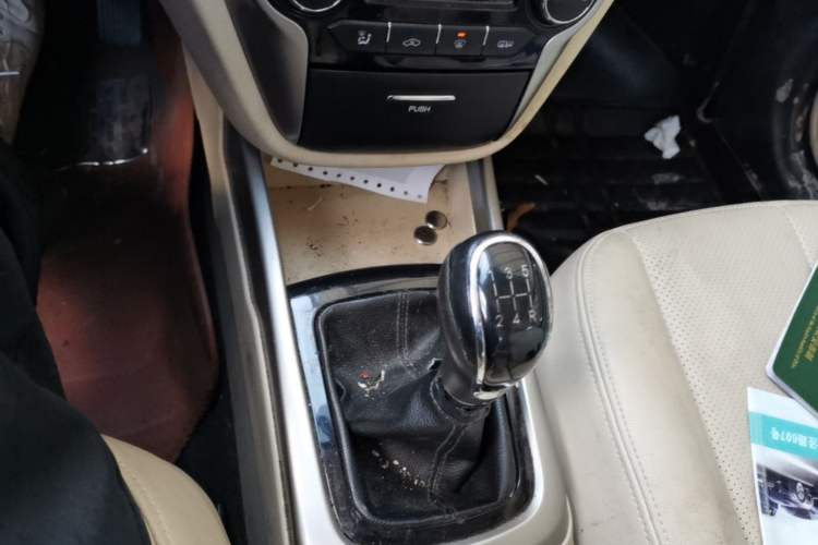 Used CHANGAN Eado 2015 1.6L Manual Luxury Model China V Standard Gear Lever