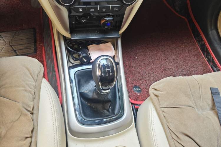 Used CHANGAN Eado 2015 1.6L Manual Luxury Model China V Standard Gear Lever