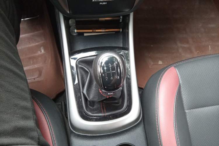 Used CHANGAN Eado 2015 1.6L Manual ZhiKu Model China IV Standard Gear Lever