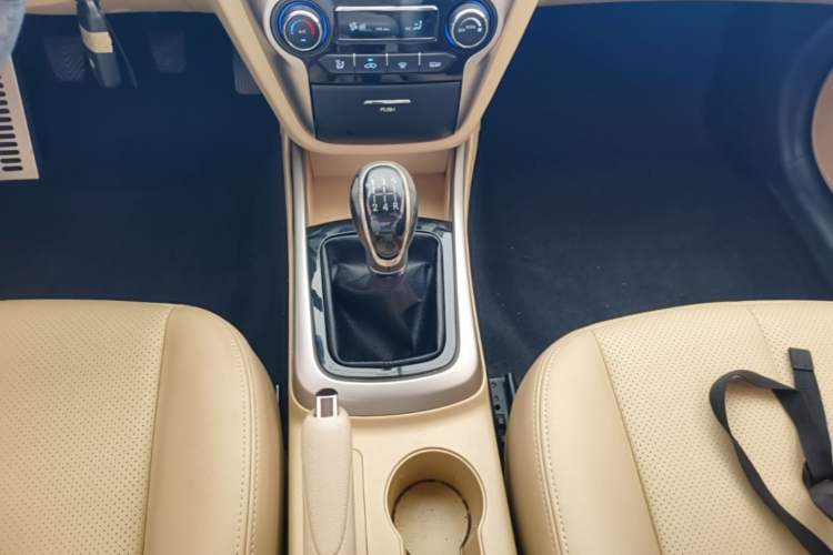 Used CHANGAN Eado 2015 1.6L Manual Luxury Model China V Standard Gear Lever