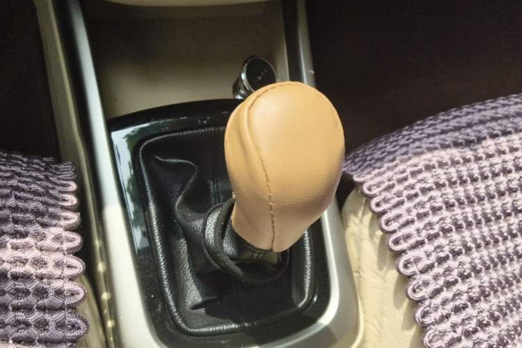Used CHANGAN Eado 2015 1.6L Manual Luxury Model China V Standard Gear Lever