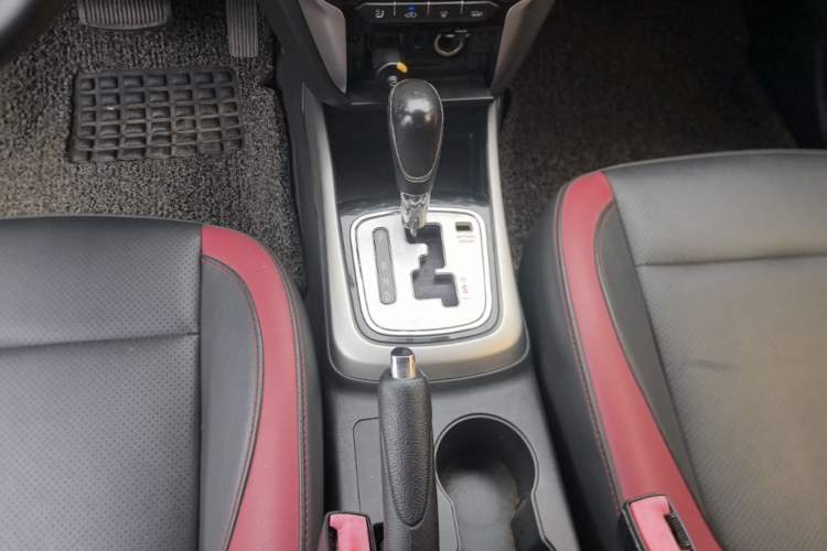 Used CHANGAN Eado 2015 1.6L Automatic Junku Model China V Standard Gear Lever