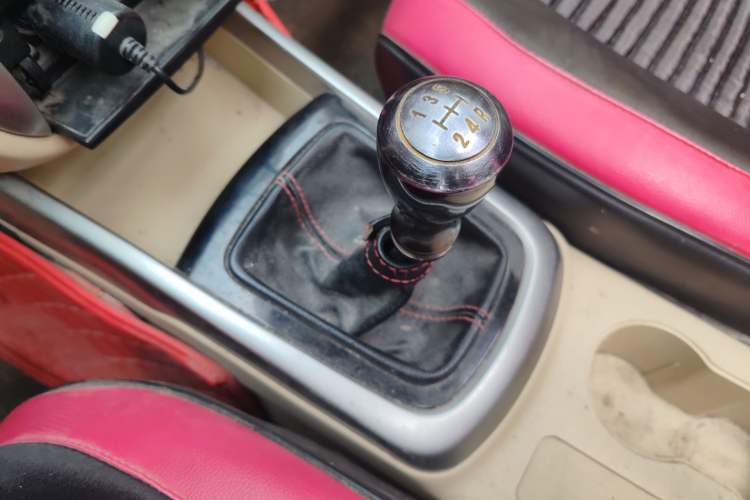 Used CHANGAN Eado 2015 1.6L Manual Luxury Model China V Standard Gear Lever