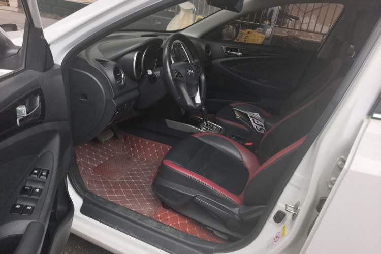 Used CHANGAN Eado 2015 1.6L Automatic Junku Model China IV Standard Interior 1
