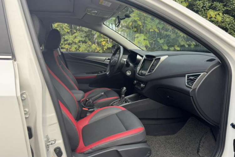 Used CHANGAN Eado 2015 1.6L Automatic RuiKu Model China IV Standard Interior 3