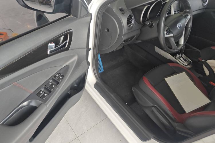 Used CHANGAN Eado 2015 1.6L Automatic Junku Model China IV Standard Interior 3
