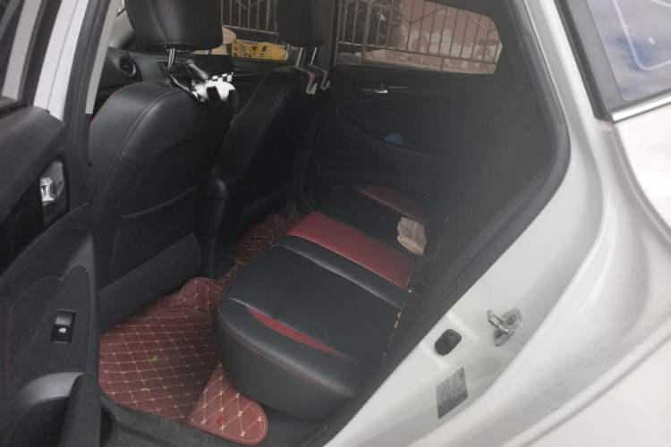 Used CHANGAN Eado 2015 1.6L Automatic Junku Model China IV Standard Interior 3