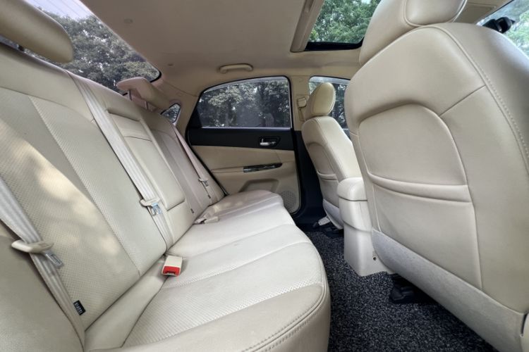 Used CHANGAN Eado 2015 1.6L Manual Luxury Model China V Standard Interior 4