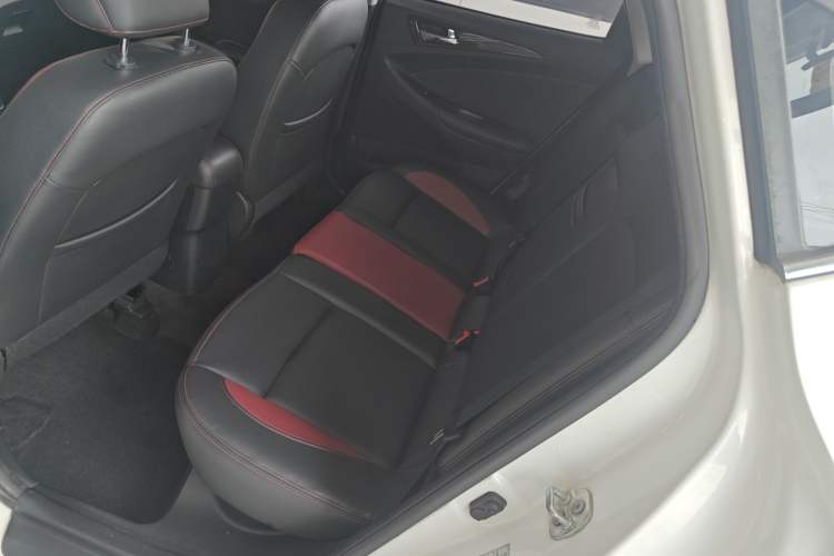 Used CHANGAN Eado 2015 1.6L Automatic Junku Model China IV Standard Interior 4