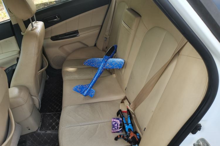 Used CHANGAN Eado 2015 1.6L Automatic Luxury Model Interior 4