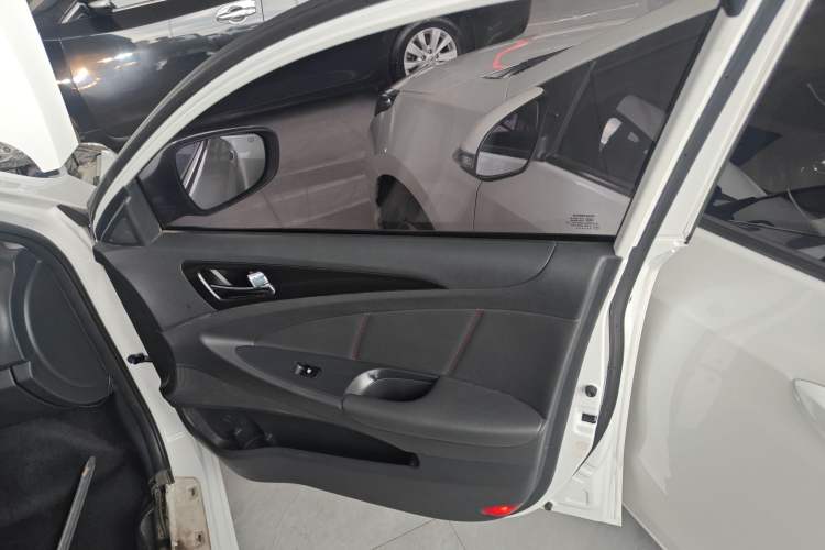 Used CHANGAN Eado 2015 1.6L Automatic Junku Model China IV Standard Interior 5