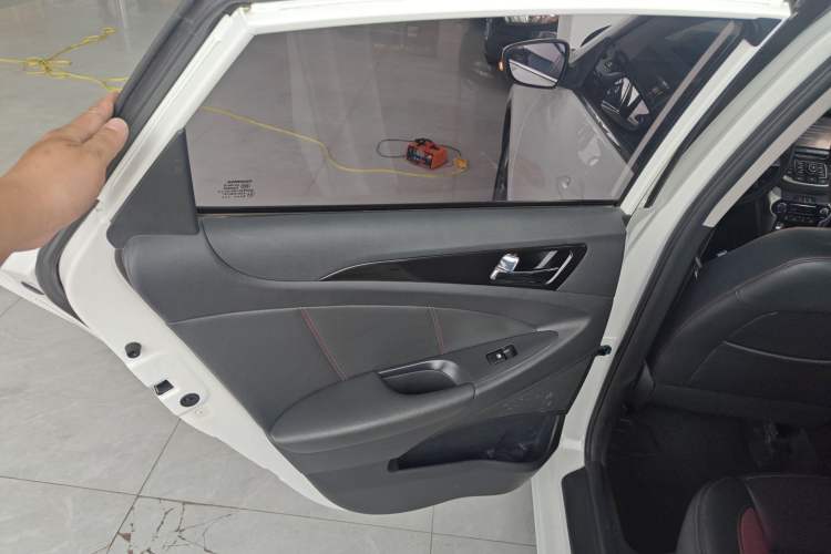Used CHANGAN Eado 2015 1.6L Automatic Junku Model China IV Standard Interior 8