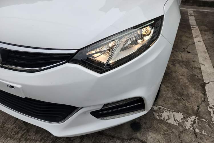 Used CHANGAN Eado 2015 1.6L Automatic ZhiKu Model China IV Standard Left Front Headlight