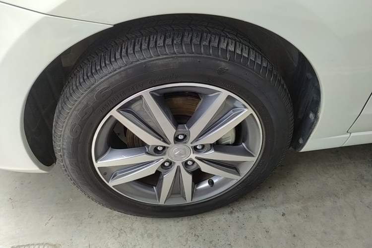 Used CHANGAN Eado 2015 1.6L Manual Luxury Model China V Standard Left Front Wheel Hub