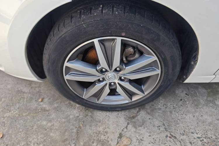 Used CHANGAN Eado 2015 1.6L Automatic Luxury Model Left Front Wheel Hub