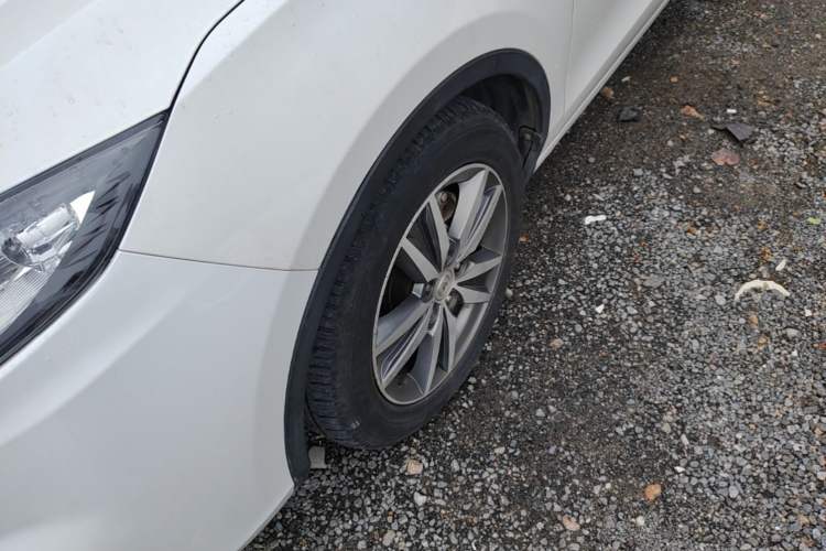 Used CHANGAN Eado 2015 1.6L Automatic Junku Model China IV Standard Left Front Wheel Hub