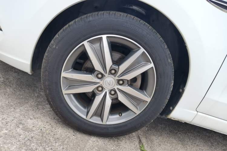 Used CHANGAN Eado 2015 1.6L Manual Luxury Model China V Standard Left Front Wheel Hub