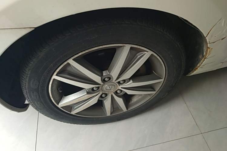 Used CHANGAN Eado 2015 1.6L Automatic Luxury Model Left Front Wheel Hub