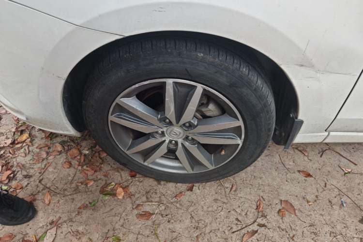 Used CHANGAN Eado 2015 1.6L Automatic Luxury Model Left Front Wheel Hub