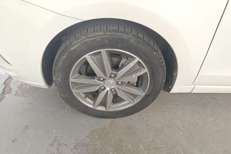 Used CHANGAN Eado 2015 1.6L Manual Luxury Model China V Standard Left Front Wheel Hub