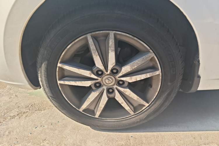 Used CHANGAN Eado 2015 1.6L Automatic Luxury Model Left Front Wheel Hub