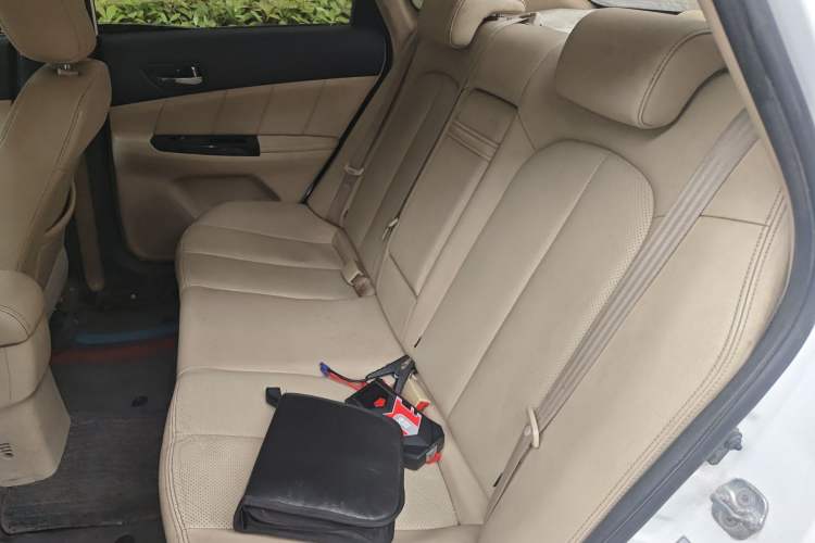 Used CHANGAN Eado 2015 1.6L Manual Luxury Model China IV Standard Left Rear Seat