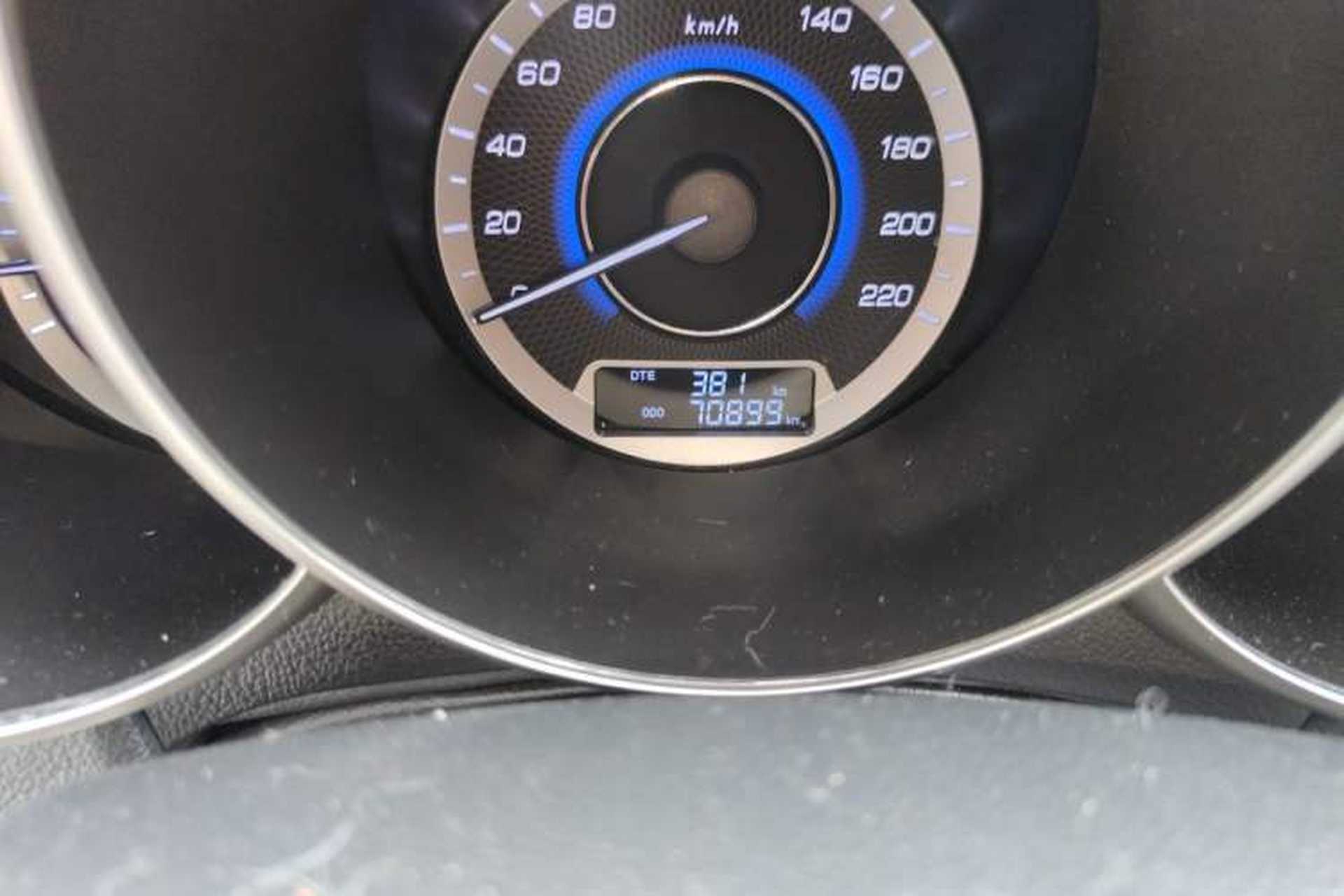 Used CHANGAN Eado 2015 1.6L Manual Luxury Model China IV Standard Odometer Close Up