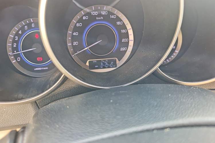 Used CHANGAN Eado 2015 1.6L Manual Luxury Model China V Standard Odometer Close Up