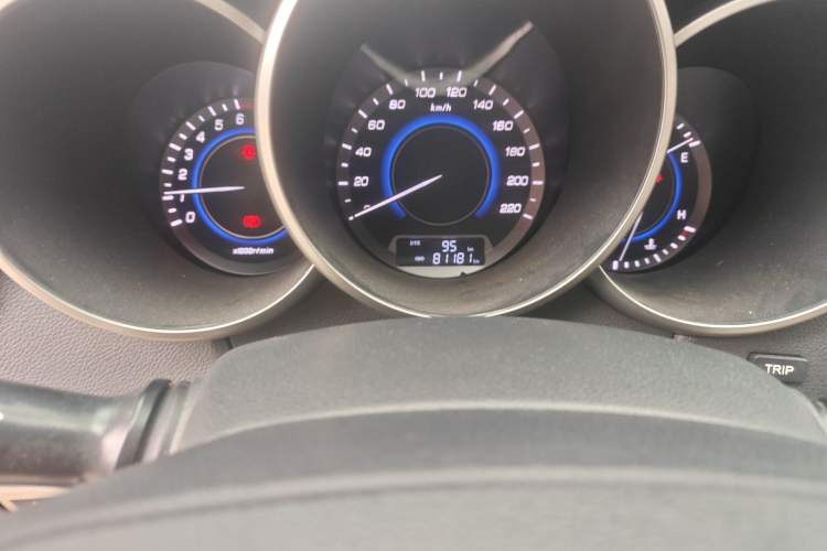 Used CHANGAN Eado 2015 1.6L Manual Luxury Model China IV Standard Odometer Close Up