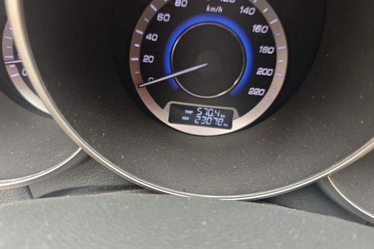 Used CHANGAN Eado 2015 1.6L Manual Luxury Model China V Standard Odometer Close Up