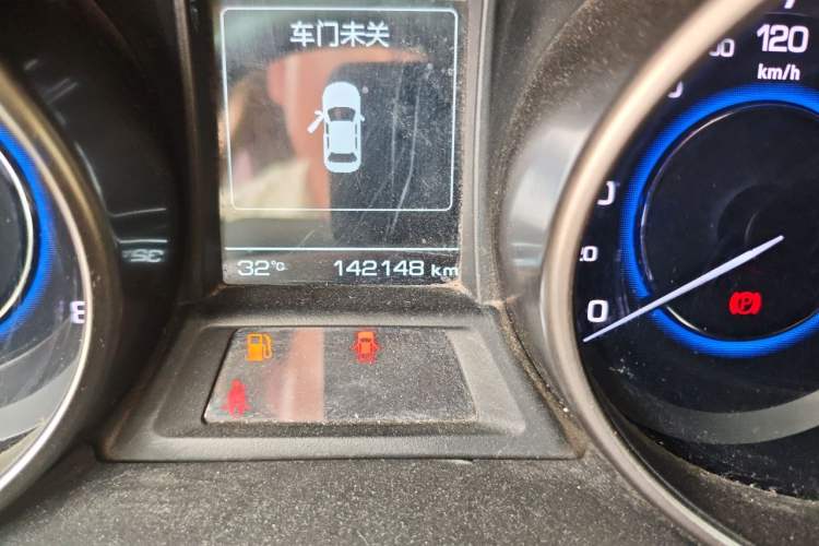 Used CHANGAN Eado 2015 1.6L Manual Luxury Model China V Standard Odometer Close Up