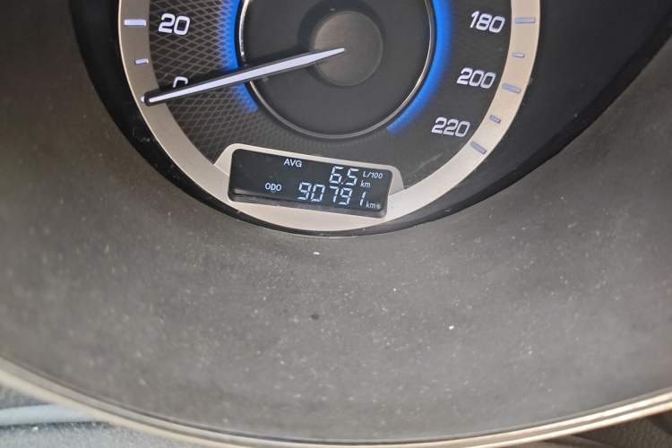 Used CHANGAN Eado 2015 1.6L Manual Luxury Model China IV Standard Odometer Close Up